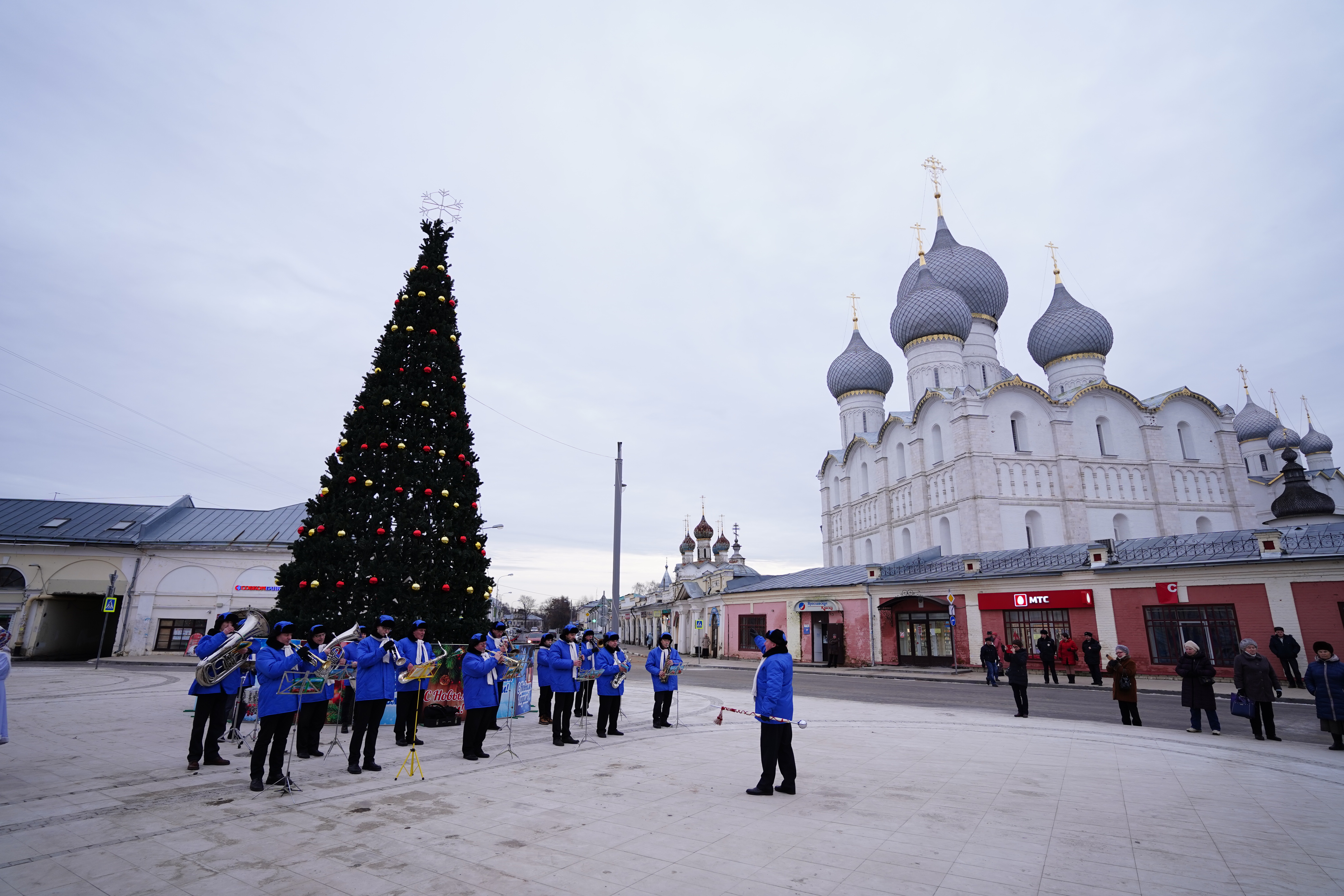 В Ростове Великом после реконструкции открылась Соборная площадь |  21.12.2019 | Ярославль - БезФормата